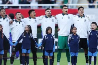 El Estadio Guadalajara canta al unísono el Himno Nacional Mexicano