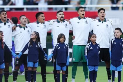 El Estadio Guadalajara canta al unísono el Himno Nacional Mexicano