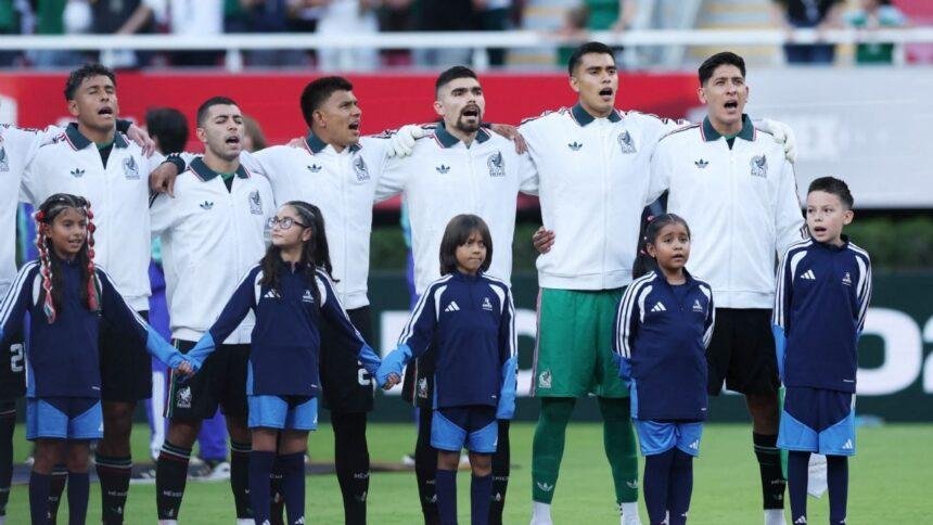 El Estadio Guadalajara canta al unísono el Himno Nacional Mexicano