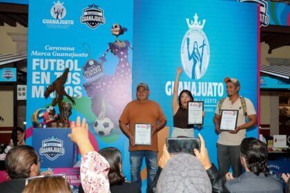 El Gobierno de la Gente premia talento artesanal en concurso estatal.