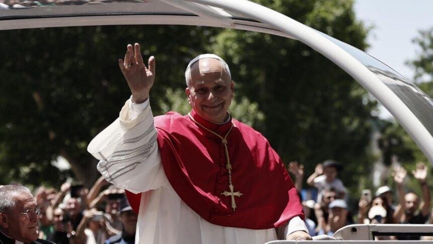 El papa León XIV revela su afición por el Real Madrid en España