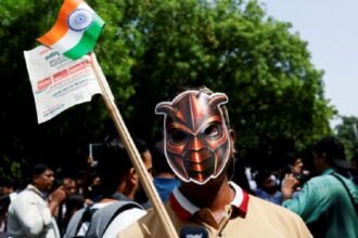 Emerge en India el Partido de las Cucarachas impulsado por jóvenes en redes sociales.