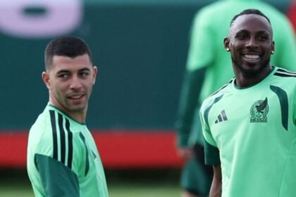 erik lira sorprende en entrenamiento tras curioso incidente con el Erik Lira sorprende en entrenamiento tras curioso incidente con el balón