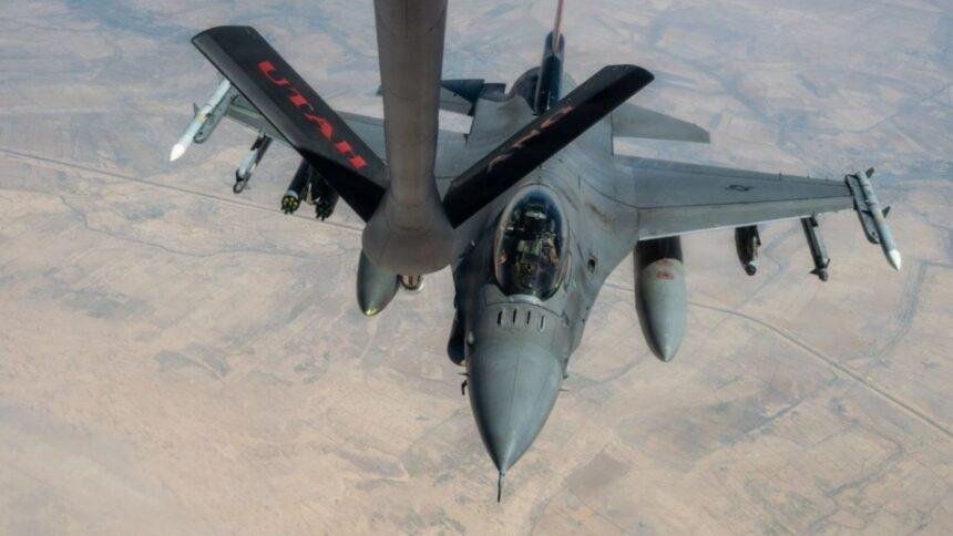 Estados Unidos intensifica ataques aéreos en Irán tras incidente en Ormuz
