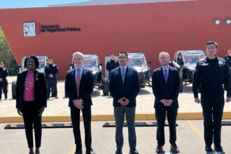Estados Unidos proporciona camionetas al gobierno de Sonora para patrulla fronteriza.