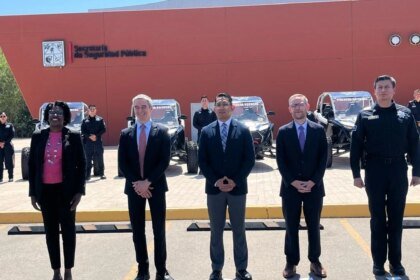 Estados Unidos proporciona camionetas al gobierno de Sonora para patrulla fronteriza.