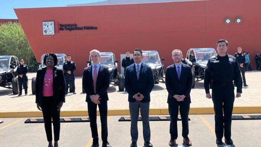 Estados Unidos proporciona camionetas al gobierno de Sonora para patrulla fronteriza.