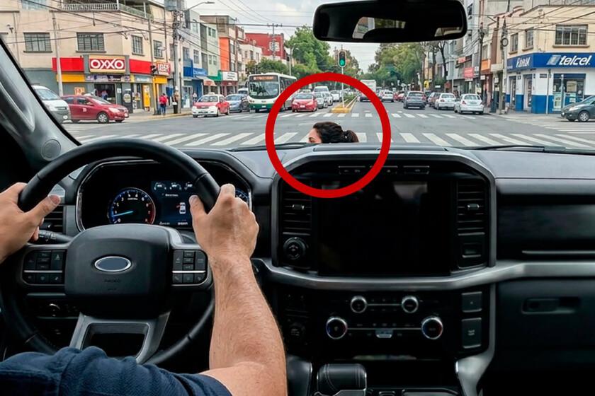 Estudio sobre riesgo de atropello en puntos ciegos de conductores.