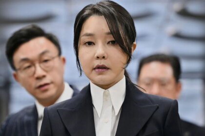 Ex primera dama de Corea del Sur condenada a siete años por corrupción