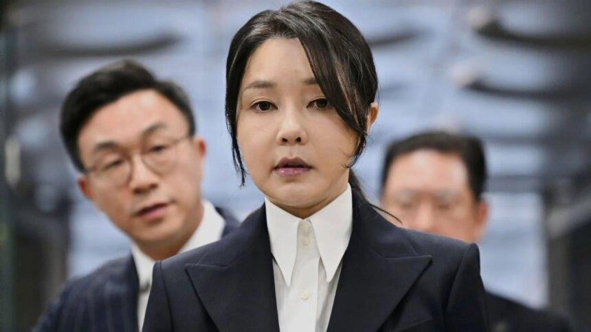 Ex primera dama de Corea del Sur condenada a siete años por corrupción