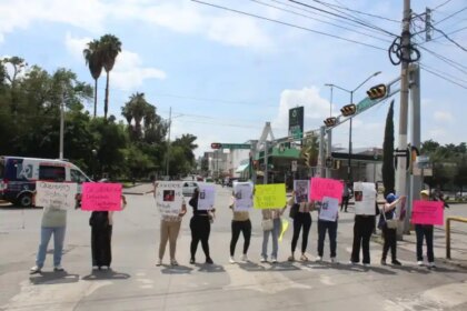 familiares de jessica magdalena marchan y bloquean el lopez mateos Familiares de Jessica Magdalena marchan y bloquean el López Mateos en León.