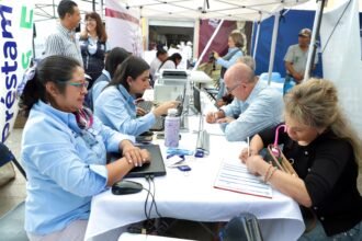 Familias de Pénjamo reciben servicios gratuitos en encuentro del DIF Estatal.