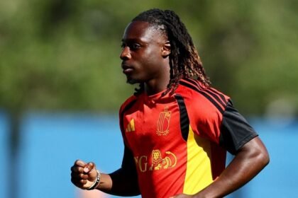 futbolista ingles defiende a jeremy doku por priorizar el nacimiento Futbolista inglés defiende a Jérémy Doku por priorizar el nacimiento de su hijo