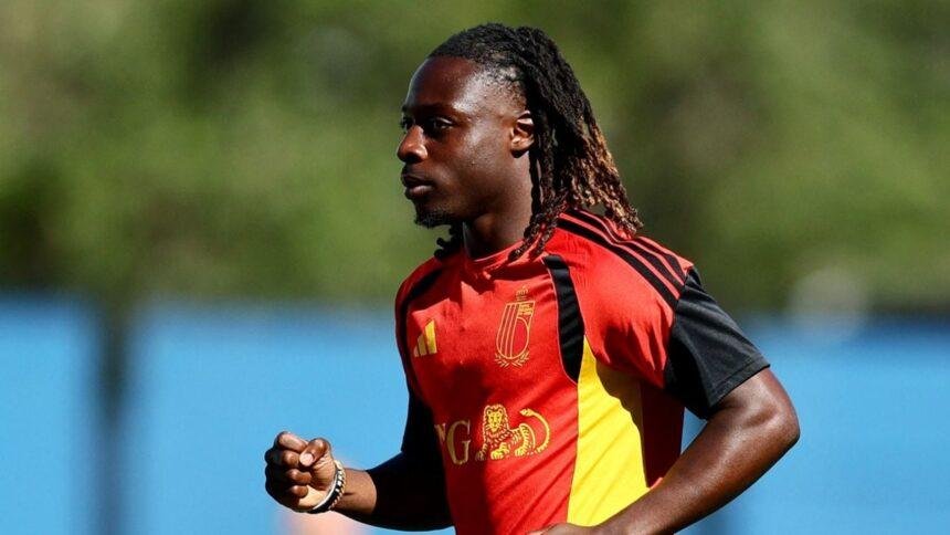 futbolista ingles defiende a jeremy doku por priorizar el nacimiento Futbolista inglés defiende a Jérémy Doku por priorizar el nacimiento de su hijo