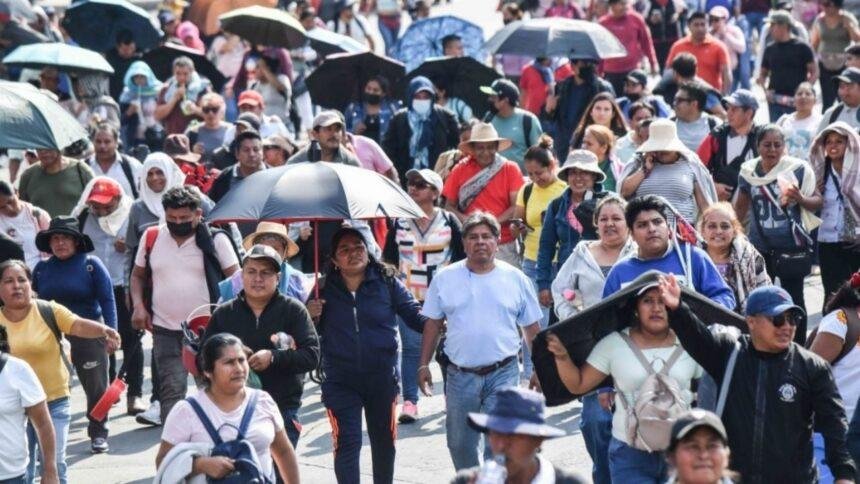 Gobierno de Sheinbaum urge a la CNTE a dialogar tras movilizaciones.