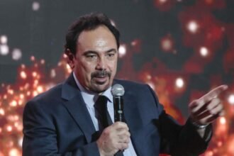 Hugo Sánchez honra a México con su papel en el volado en el Azteca