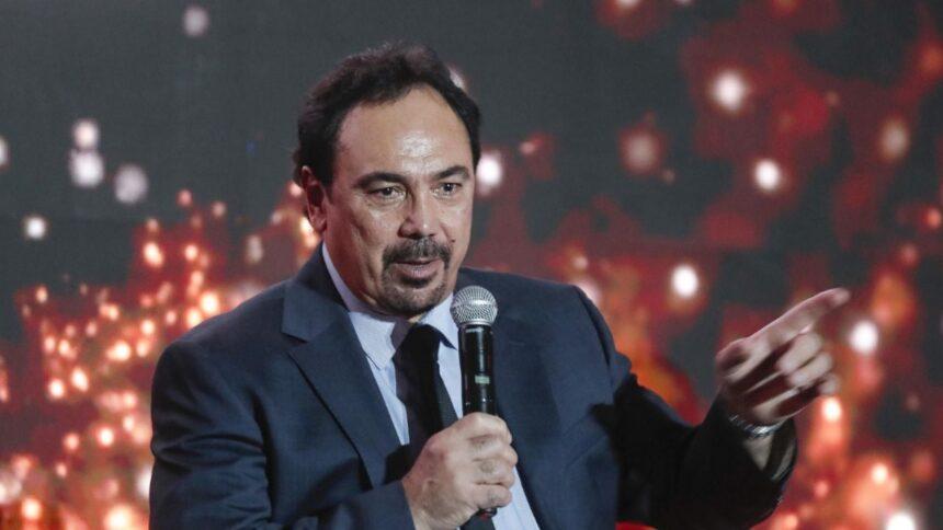 Hugo Sánchez honra a México con su papel en el volado en el Azteca