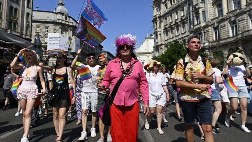 Hungría celebra su primera marcha LGBT tras la derrota de Orbán.