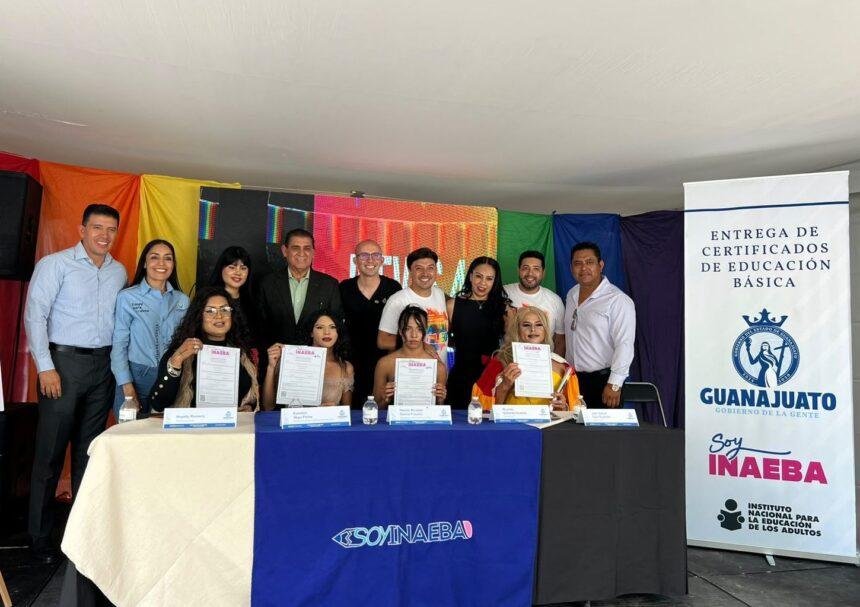 INAEBA y Familia Ofarrell A.C. firman convenio durante el Mes del Orgullo.