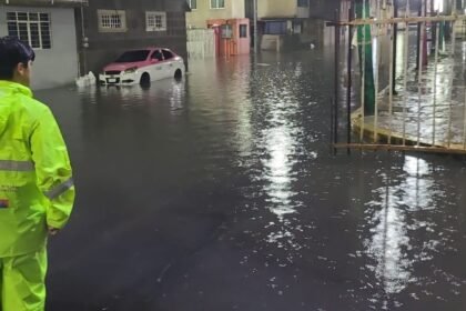 Inundaciones en CDMX por intensas lluvias; se activa alerta roja.