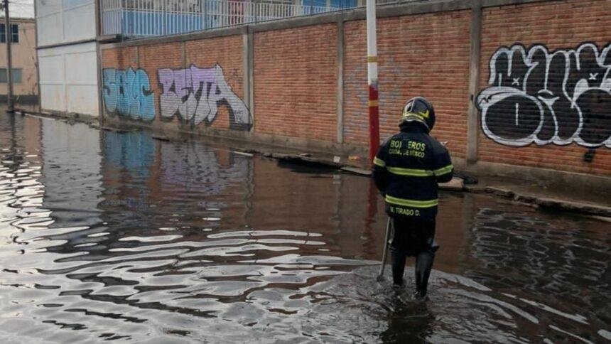 Inundaciones en la CDMX tras intensas lluvias antes del Mundial.