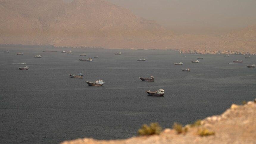 Irán cierra el estrecho de Ormuz tras ataques israelíes en Líbano