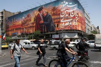 Irán y Estados Unidos acordaron alto al fuego y se reunirán en Qatar