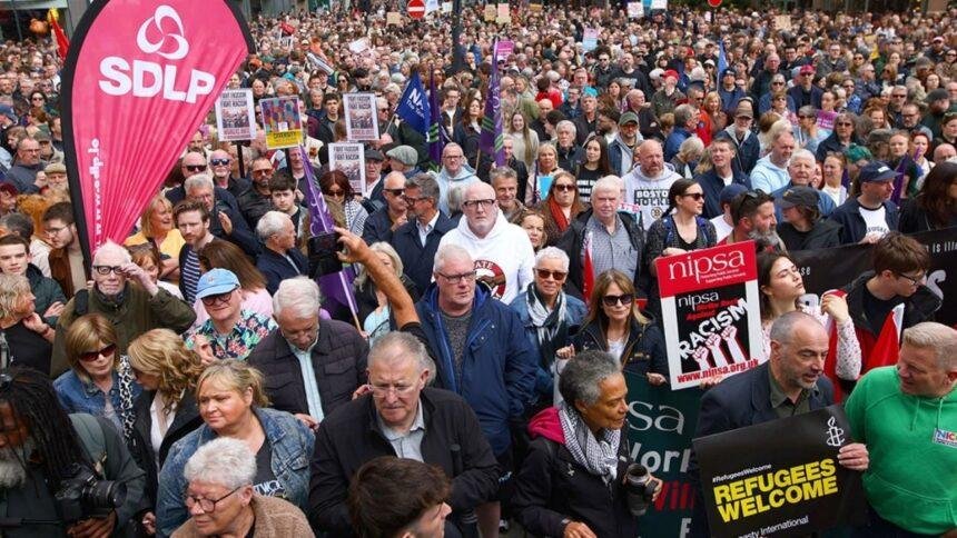 Irlanda del Norte se moviliza contra la violencia hacia migrantes en la región
