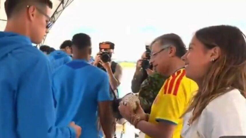 James Rodríguez genera controversia al ignorar saludo a hija de Petro