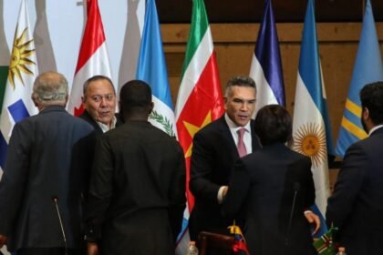 Jesús Zambrano se une a Alito Moreno en evento del PRI
