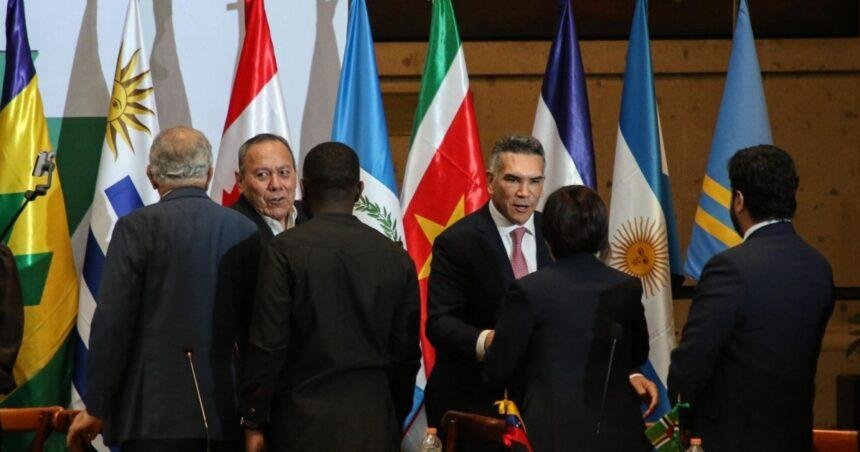 Jesús Zambrano se une a Alito Moreno en evento del PRI