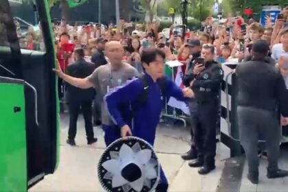 Jugadores de Corea del Sur celebran con sombreros de mariachi en Guadalajara