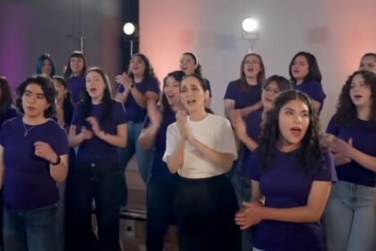 Julieta Venegas cierra comentarios en YouTube tras críticas a su canción