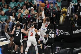 Knicks remontan y vencen a Spurs en el primer juego de las Finales