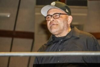 Konnan enfrenta la amputación de sus dos piernas tras una batalla dura