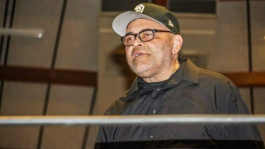 Konnan enfrenta la amputación de sus dos piernas tras una batalla dura