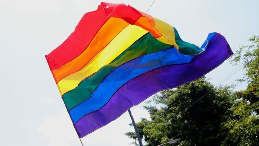 La ONU señala rezagos en seguridad, violencia y educación para la comunidad LGBTQ+ en México.