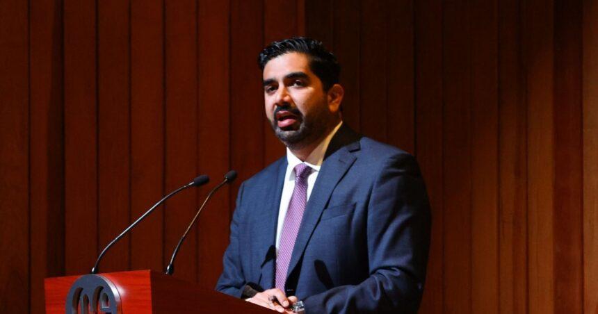 Lazzeri presenta credenciales como embajador de EE. UU. ante Trump
