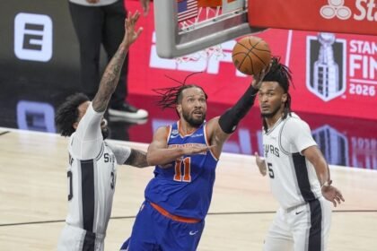 Los Knicks se acercan al título tras vencer a los Spurs 2-0