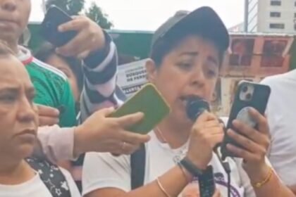 madres buscadoras denuncian agresion por parte de policias en estadio Madres buscadoras denuncian agresión por parte de policías en estadio Azteca