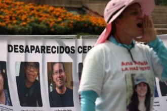 Madres buscadoras protestan en el Mundial con versión de "Cielito lindo"