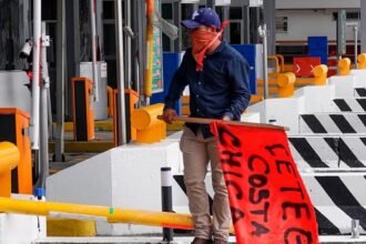 Maestros de la CNTE bloquearán casetas de acceso a la capital este lunes.