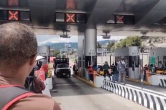 Maestros de la CNTE toman caseta Tlalpan-Cuernavaca en paro nacional