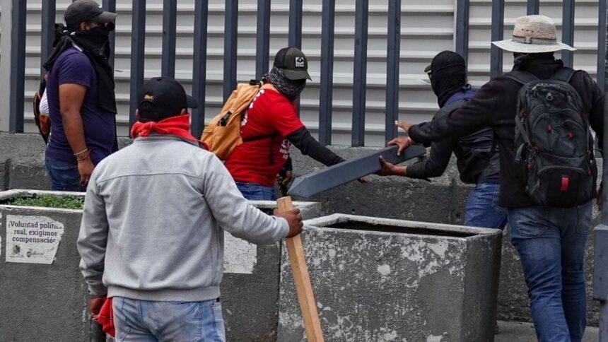 maestros de la cnte toman instalaciones de la sep por Maestros de la CNTE toman instalaciones de la SEP por falta de acuerdos