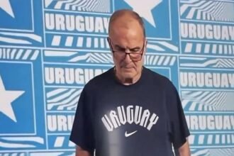 Marcelo Bielsa aclara su postura tras polémica foto de la FIFA