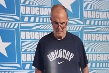 Marcelo Bielsa aclara su postura tras polémica foto de la FIFA