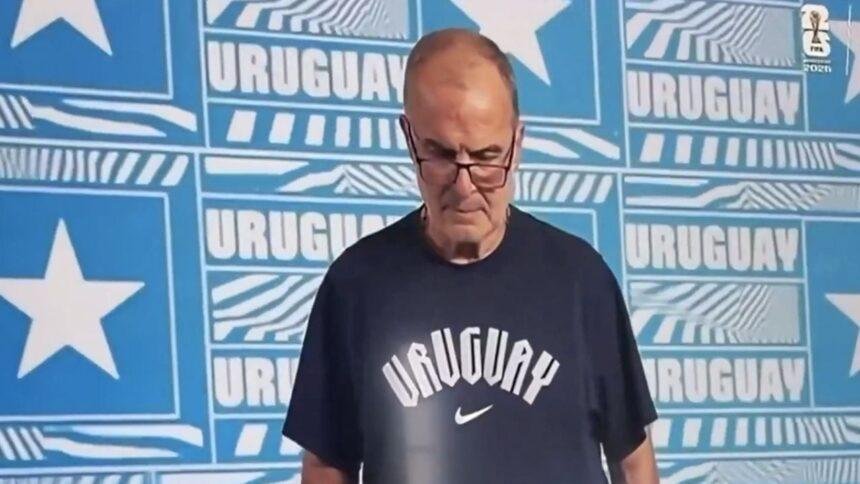 Marcelo Bielsa aclara su postura tras polémica foto de la FIFA