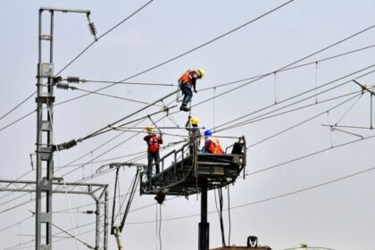 Más de 655 millones de personas carecen de electricidad en 2024 globalmente