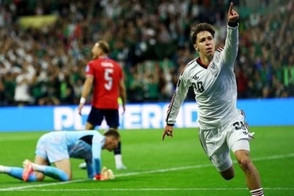 Mateo Chávez marca un gol en su debut y honra el sueño de su padre