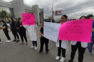 Médicos de León protestan cerrando Paseo de los Insurgentes tras arresto